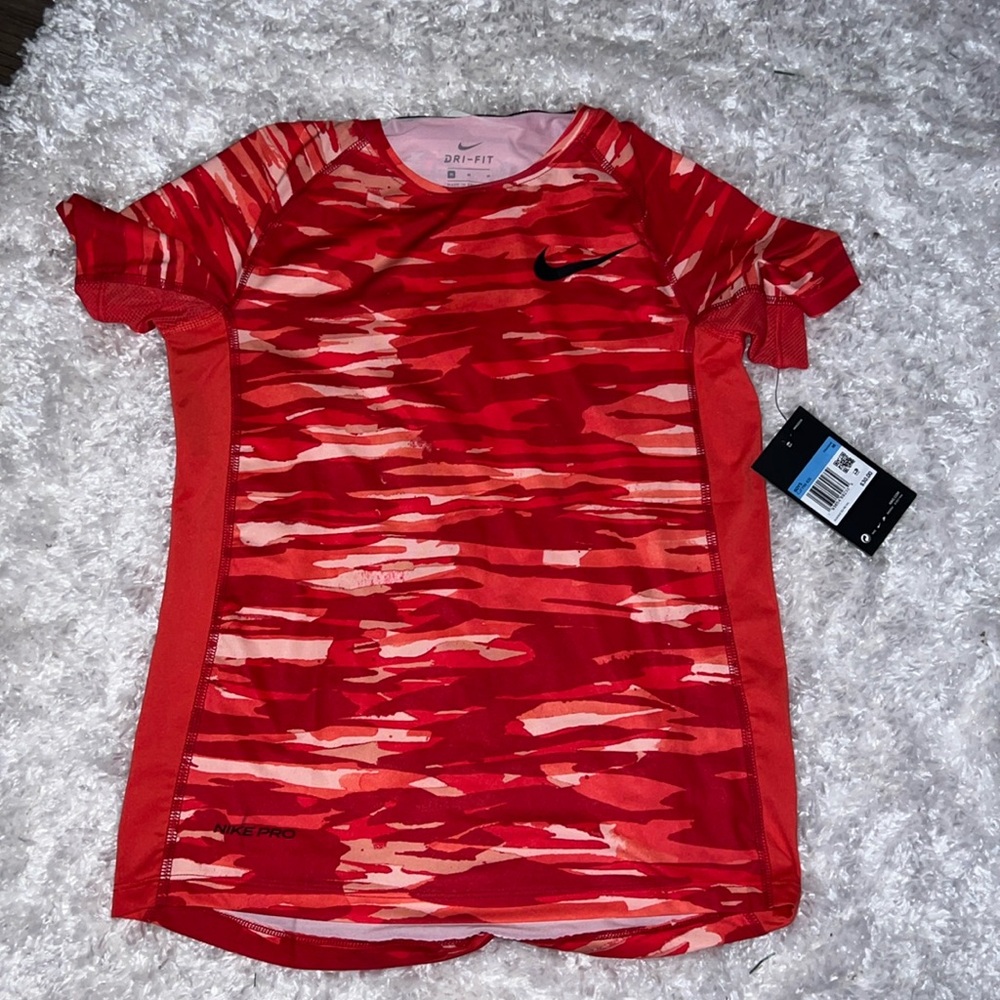 Nike Dri-Fit Red Top Size M (Boys)